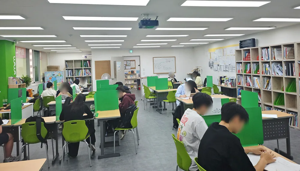 충북 인근 와와 자습실 공간